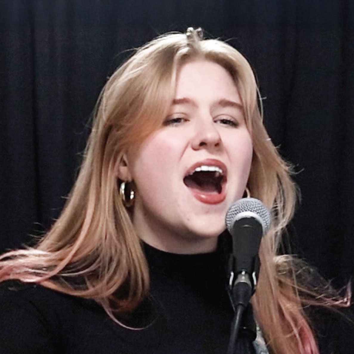 Madison Maas performing